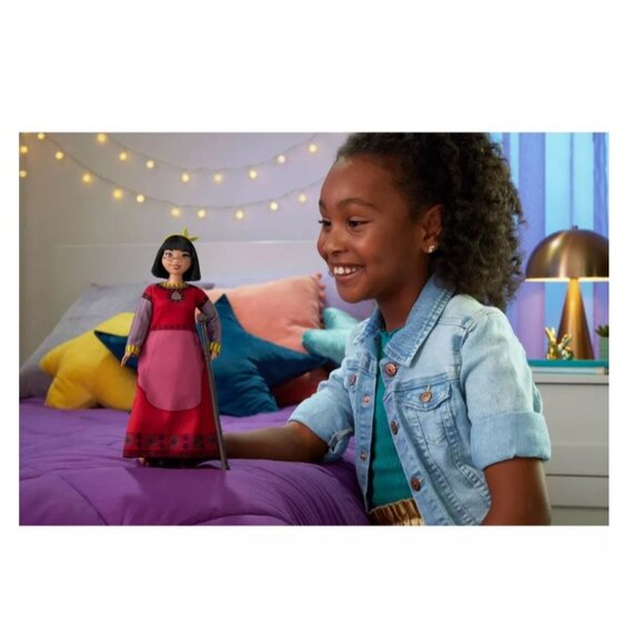 Disney Wish Dahlia of Rosas Posable Fashion Doll with accessories - Picture 7 of 11